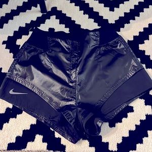 NWOT Nike Black Athletic City Shorts Women’s Size Medium